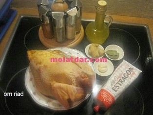 دجاج بلدي محشو بالشعرية الصينية مع البطاطس في الفرن بالصور 1