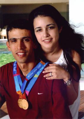 هشام الكروج وزوجته