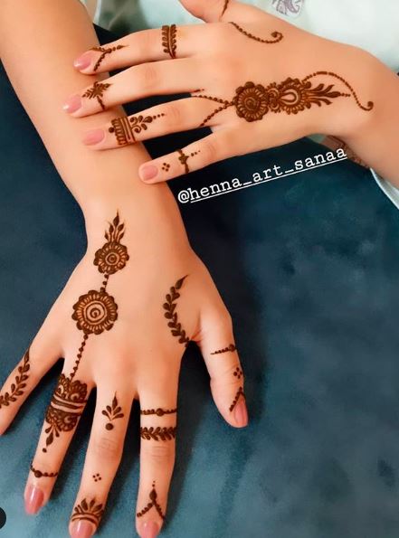 نقش حناء خفيف وعصري من تصميم henna_art_sanaa