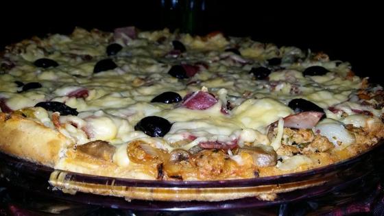 بيتزا بالكفتة والفطر وشرائح الديك الرومي وأنواع لفروماج واعرة