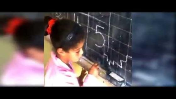 معلم مغربي يستهزئ بتلميذة صغيرة بطريقة مستفزة