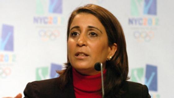 البطلة المغربية نوال المتوكل تبكي في بلاطو ميد راديو وهذا هو السبب