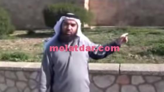 شيخ يقتحم بيت دعارة في تونس.. وحصلت مفاجأة !!