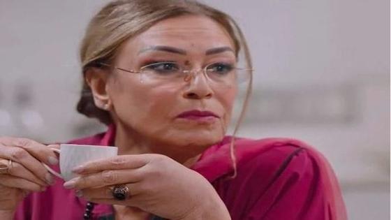 الفنانة نزهة الركراكي تشارك متابعيها صورة حديثة بلوك شبابي