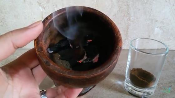 القهوة مبخرة ماتبقا دور عندك حتى ناموسة ولا ذبانة فالدار