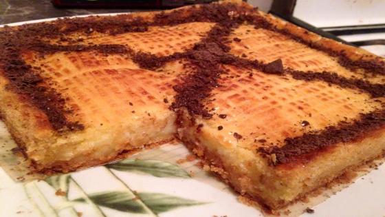 الكيكة الفرنسية لي مكتخطانيش ..دائما كنوجدها لضيافي ومكايمشيو حتى ياخذو المقادير