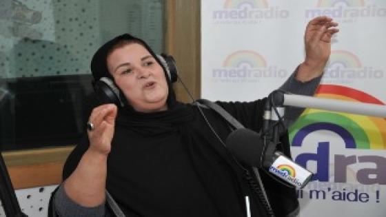 المخرج المغربي بولان يفجرها فاطمة وشاي خايفة تتعرّا