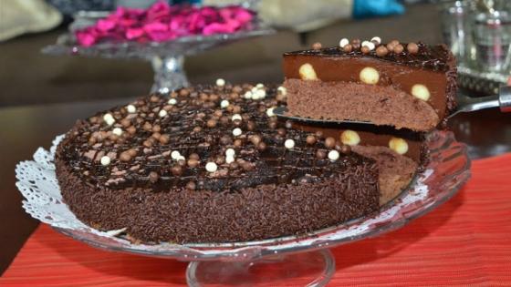 جربي طورطة الطبقات باردة بشكل جديد ..رائعة تستحق التجربة