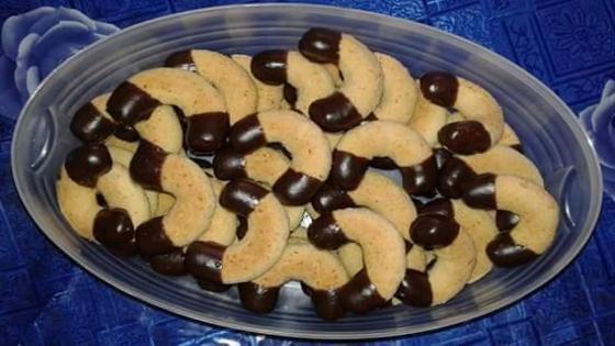 حلوة الكوك كتجي لذيذة وهشيشة و كتعطي كمية كبيرة