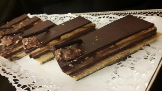 حلوى اوبيرا الشهية متكونة من 3 طبقات