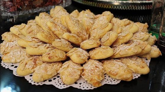 حلوى هشة لذيذة وتذوب في الفم بطريقة سهلة وشكل هائل ببيضة واحدة وفي دقائق