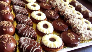 وجدي للعيد…بدون فرن وبعجين واحد حضري بلاطو مشكل بحلوى بدون طهي