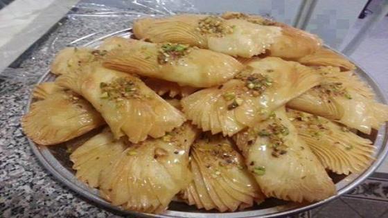 حلويات رمضان.. مورقات معسلين ومقرمشين بالنشا بالصور