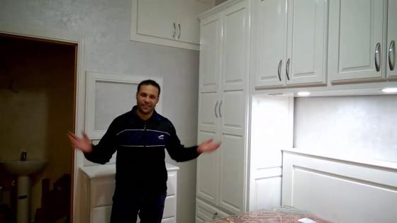 شوفوا كيفاش بدلات هذه السيدة المغربية بيت النعاس صغيرة الحجم وكيفاش استغلت المساحة بأفكار موفرة للمساحة