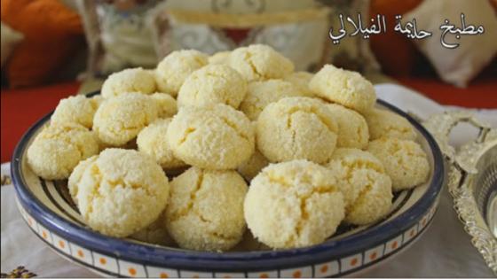 في دقائق و بمقادير قليلة حليمة الفيلالي تحضر أروع غريبة مشققة و هشيشة بكمية هائلة