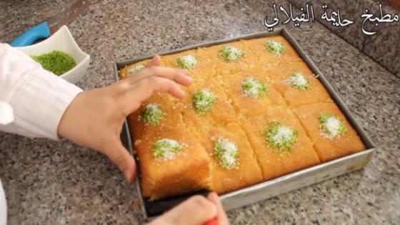 كيكة الرواني الرهيبة متأكدة ستصبح معتمدة في مطبخك بعد تجربتها