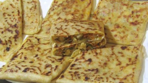 مربعات الكريب بحشوة مالحة و بعجينة جديدة وبدون فرن أو قلي قمة في اللذة والروعة