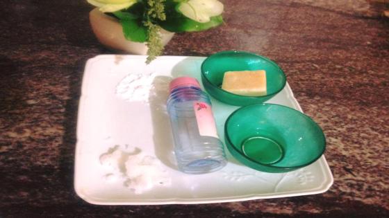 مزيل عرق منزلي مبيض ومرطب في نفس الوقت و برائحة غزالة