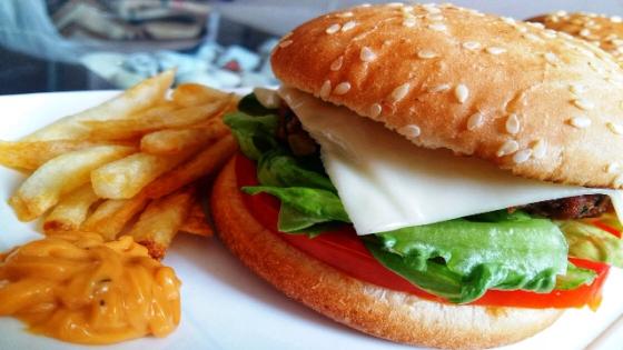 همبرجر منزلي جد لذيذ وباقل تكلفة- Hamburger